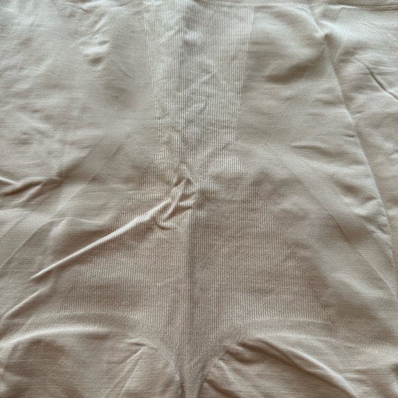 SPANX High-Waisted Brief Soft Nude Shape Wear Size L
Brand new with tags - Picture 6 of 8